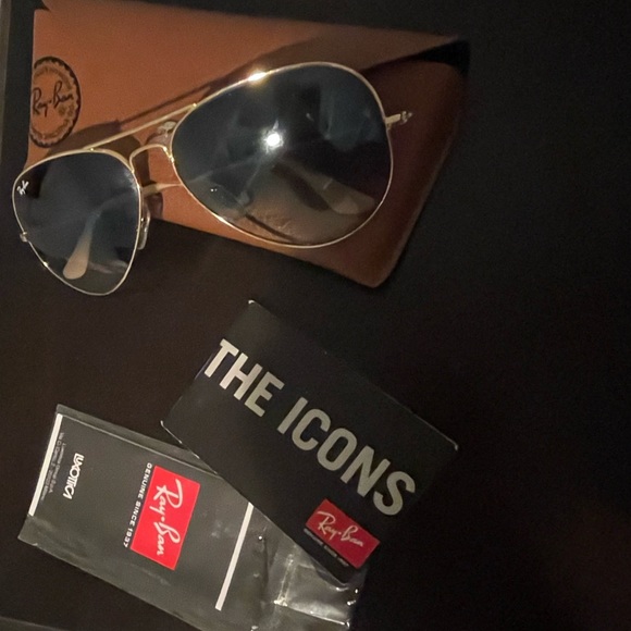 Ray-Ban Sunglasses - Picture 5 of 9